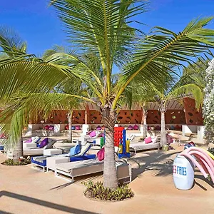  Hotel Lamantin And Managed By Accor